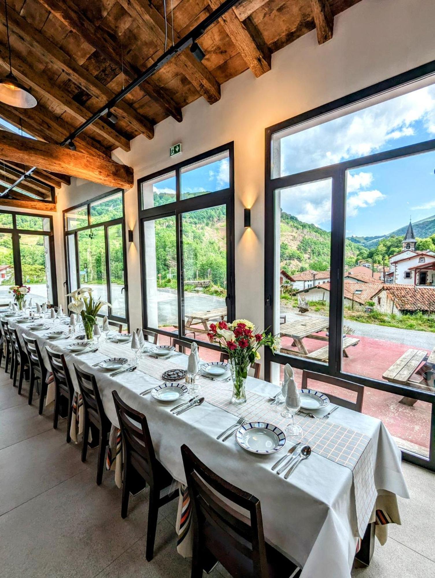 Logis Hotel Erreguina Banca Extérieur photo