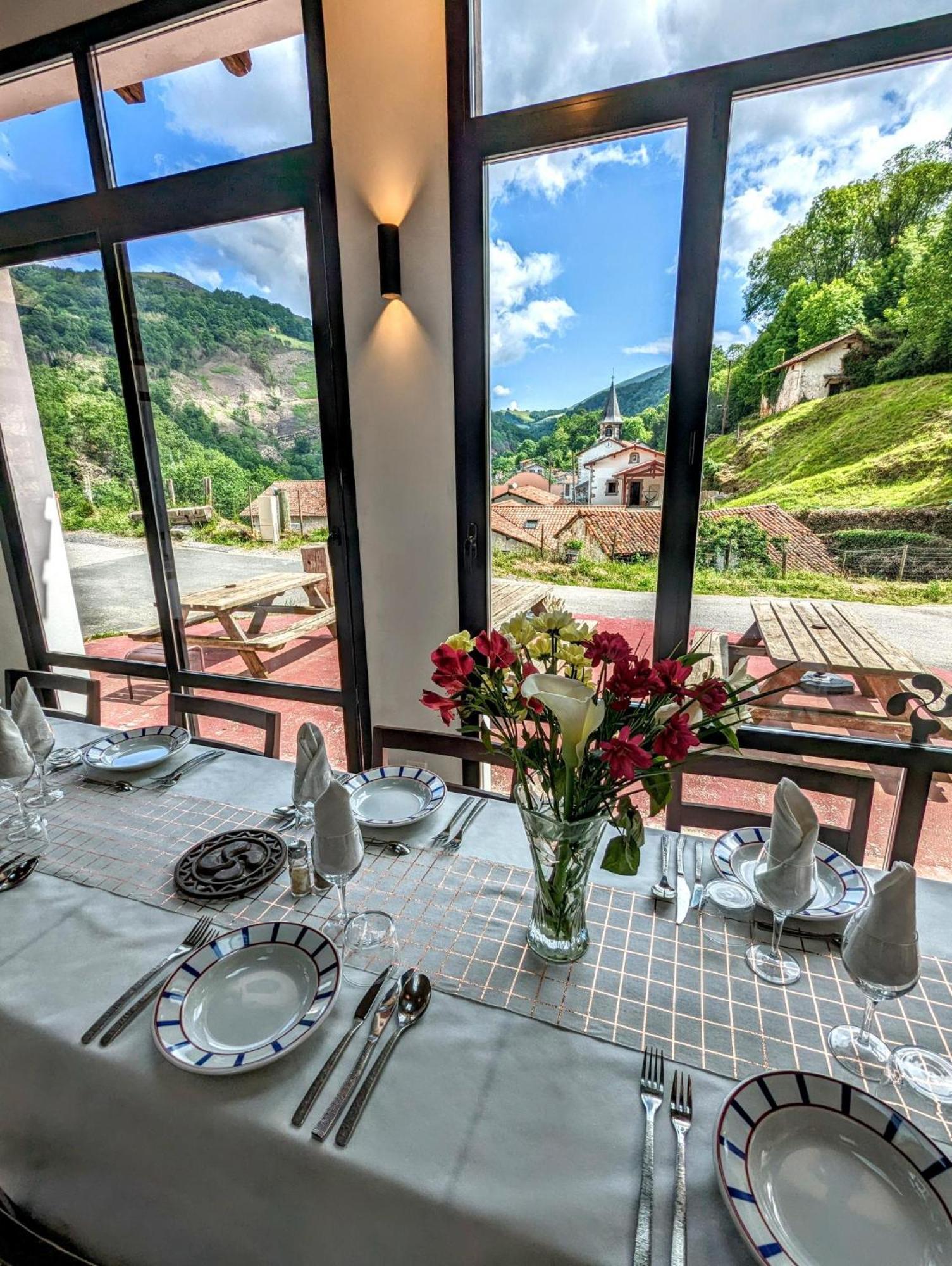 Logis Hotel Erreguina Banca Extérieur photo