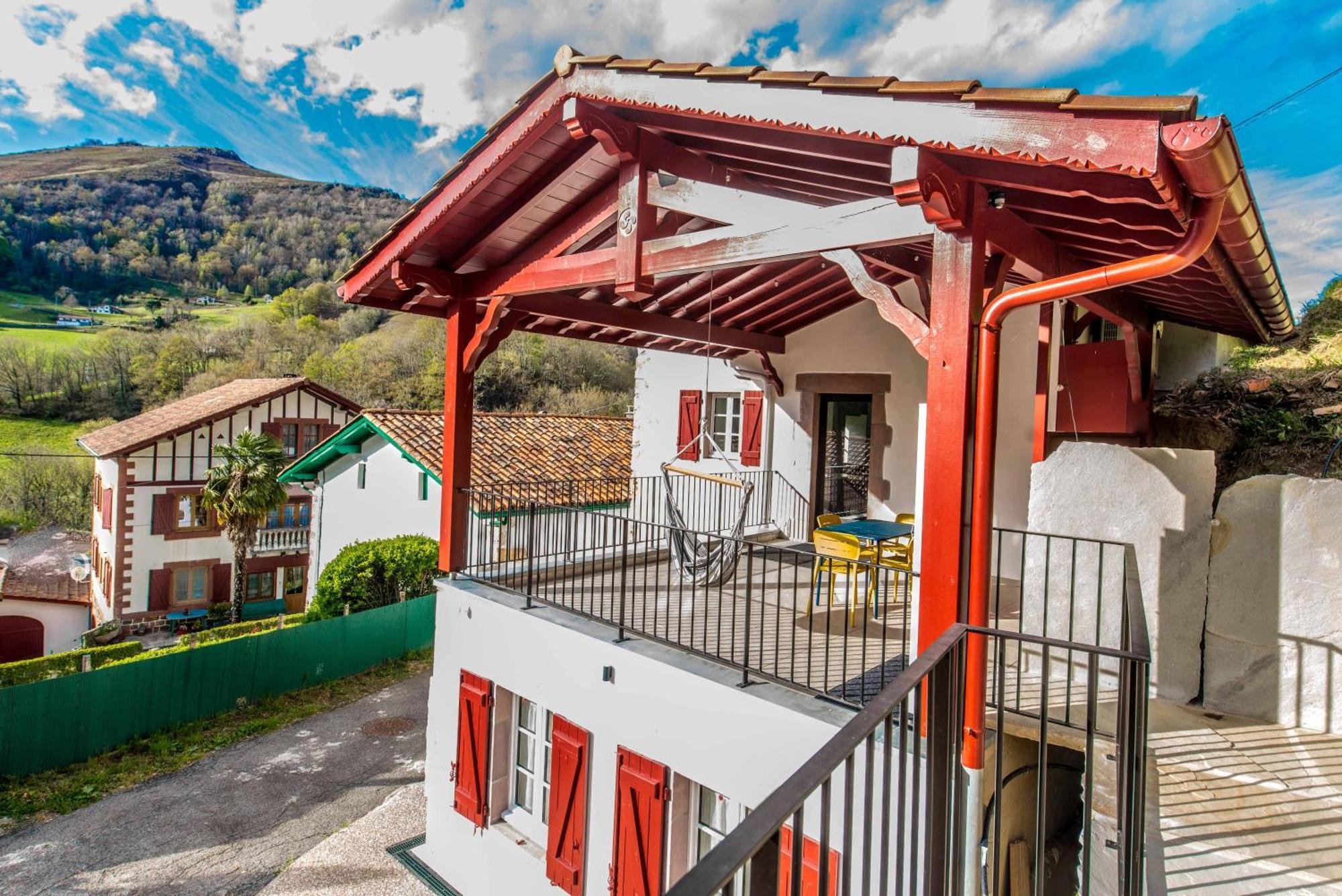 Logis Hotel Erreguina Banca Extérieur photo