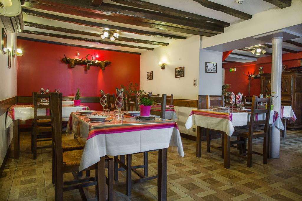 Logis Hotel Erreguina Banca Extérieur photo