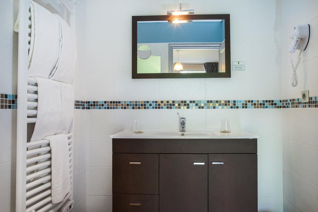 Logis Hotel Erreguina Banca Extérieur photo