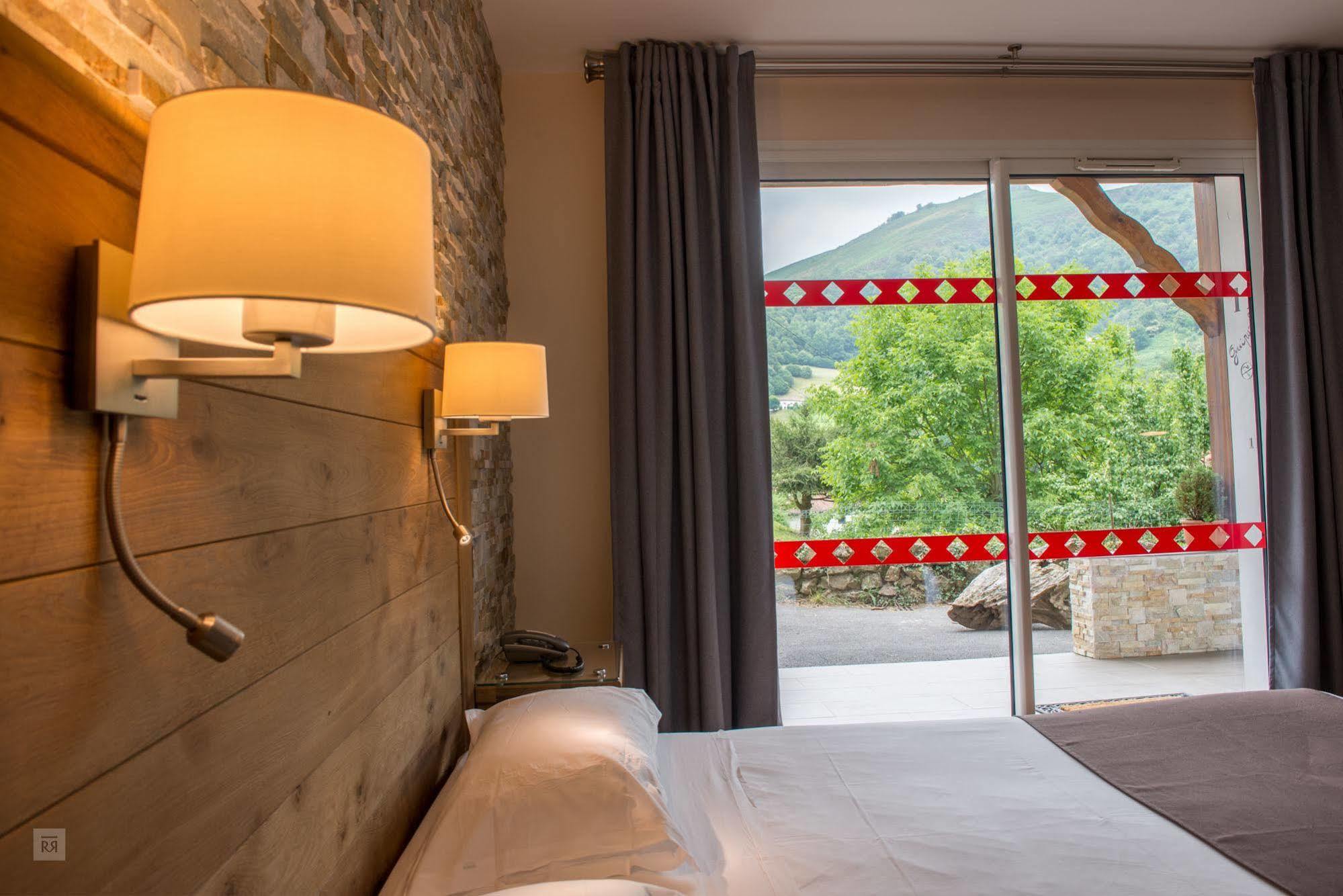Logis Hotel Erreguina Banca Extérieur photo